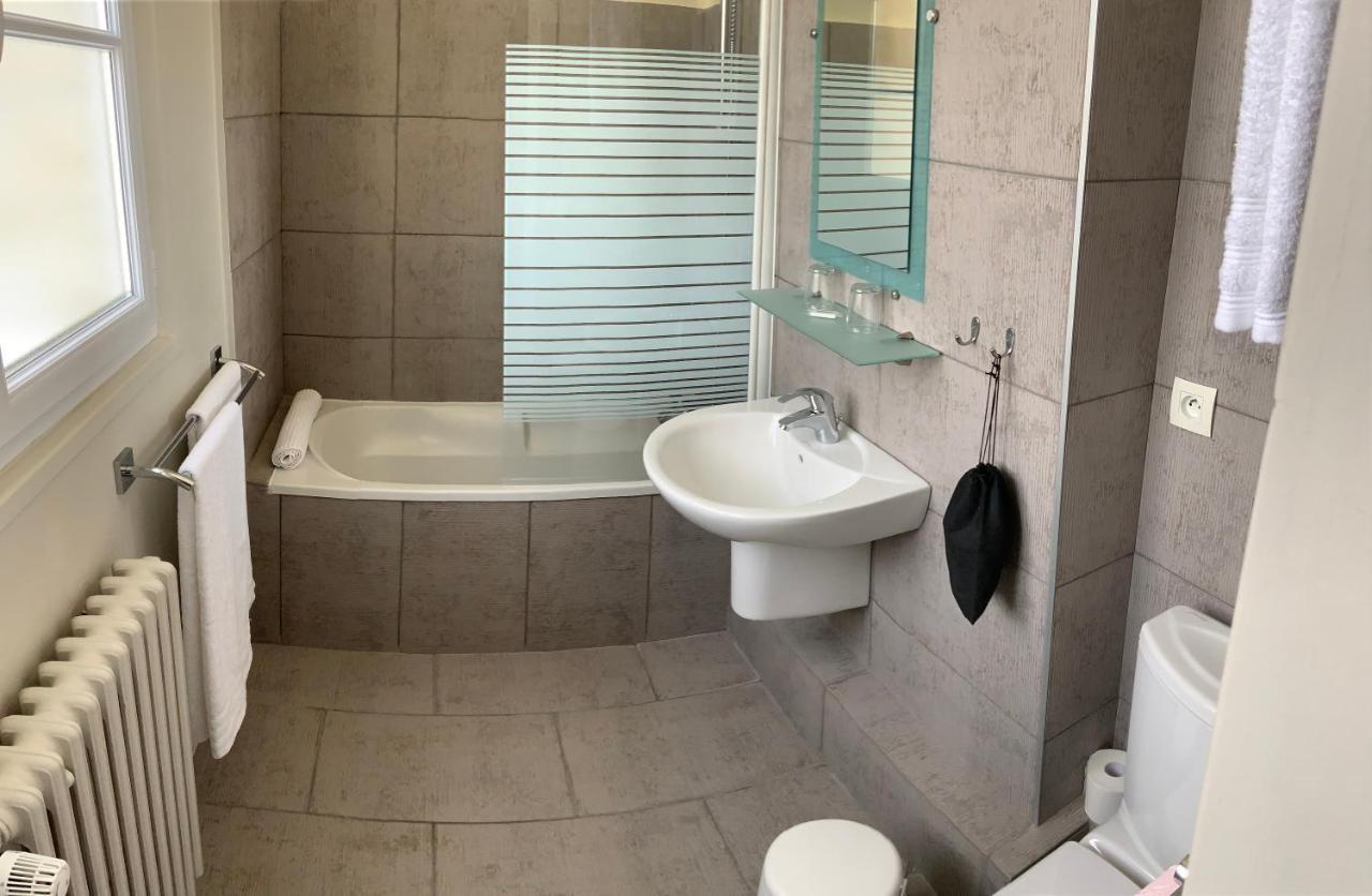 Hotel Les 3 Rois By Yy Villers-Bocage  Exteriér fotografie
