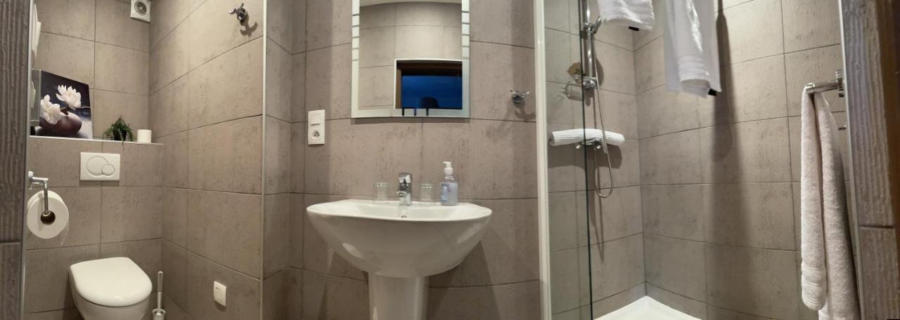 Hotel Les 3 Rois By Yy Villers-Bocage  Exteriér fotografie